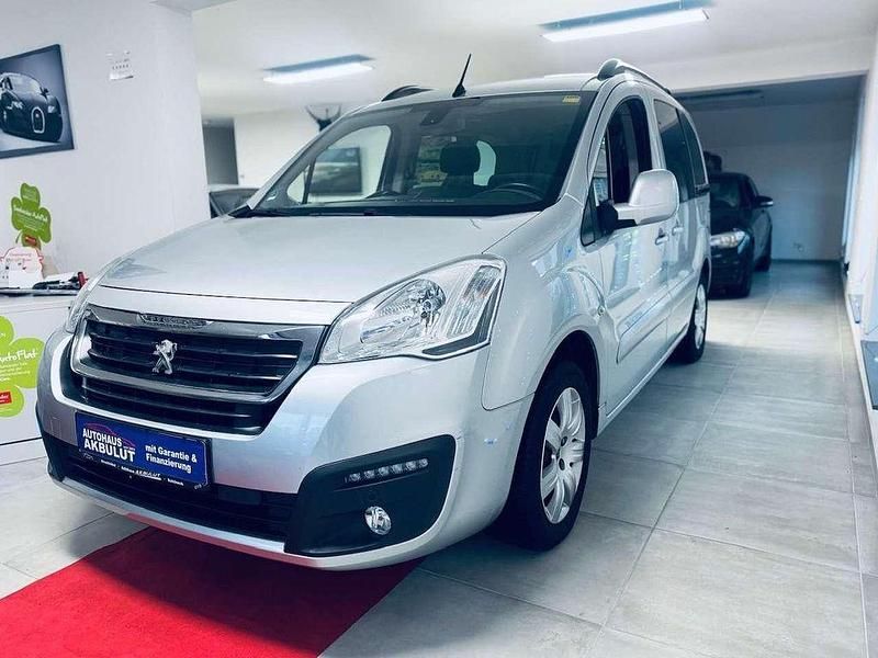 Gebraucht Peugeot Partner Allure 110 PS (80 kW) 2017 Grau Van / Kleinbus