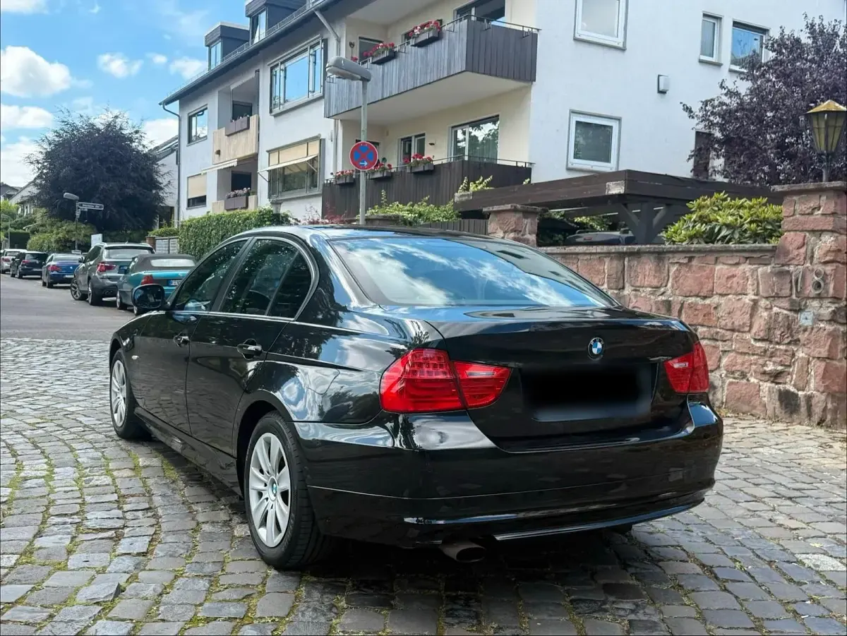 Gebraucht BMW 318 143 PS (105 kW) 2009 Schwarz Limousine