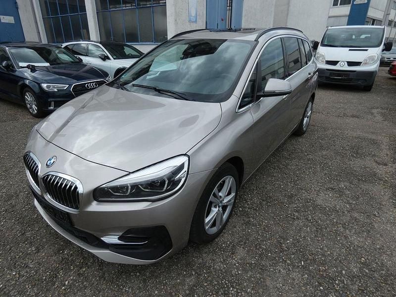 Gebraucht BMW 220 Gran Tourer Luxury Line 190 PS (139 kW) 2022 Silber Van / Kleinbus