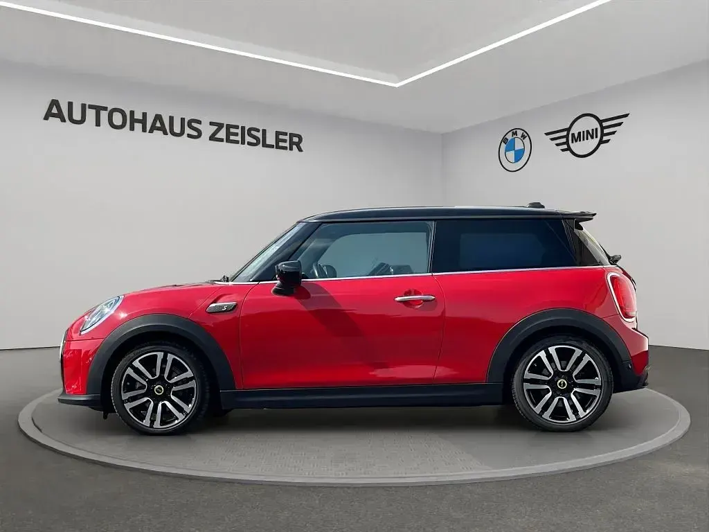 Gebraucht Mini Cooper SE Hatch 135 kW (184 PS) 2023 Chili red Kleinwagen