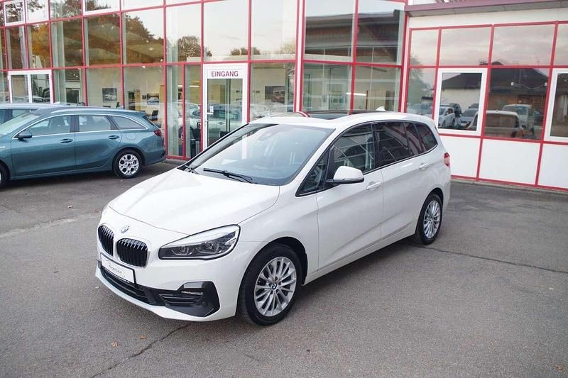 Weiß Gebraucht 2021 BMW 220 Sport Line Van / Kleinbus | 29.790 € (Fairer Preis) - Bild 1/4