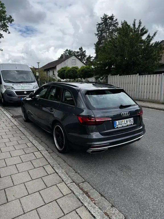 Gebraucht Audi A4 S-Line 163 PS (119 kW) 2023 Grau Limousine