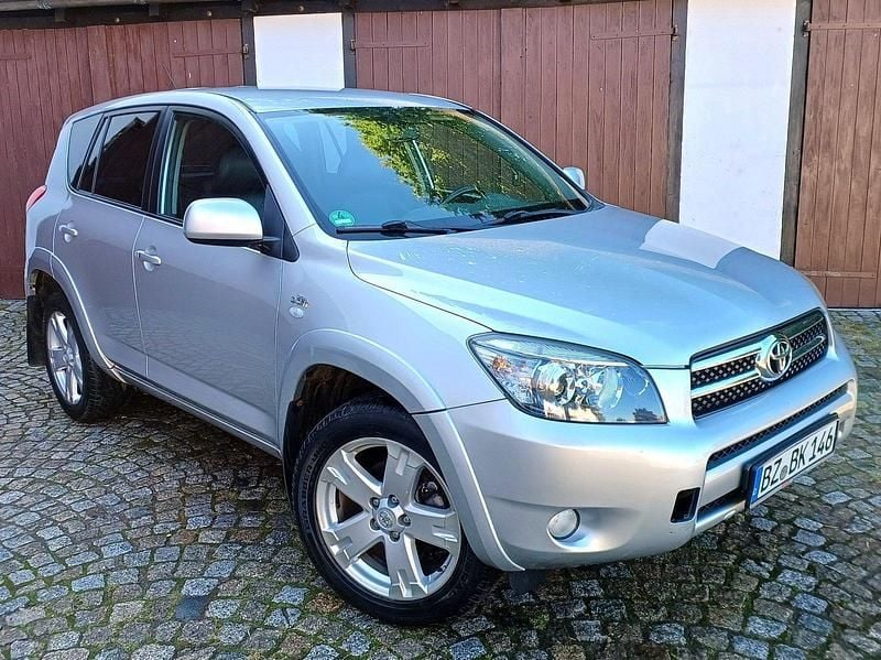 Silber Gebraucht 2006 Toyota RAV4 Executive SUV | 3.599 € (Superpreis) - Bild 1/4