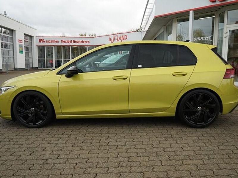 Gebraucht VW Golf VII Style 150 PS (110 kW) 2020 Limonengelb metallic (metallic) Limousine