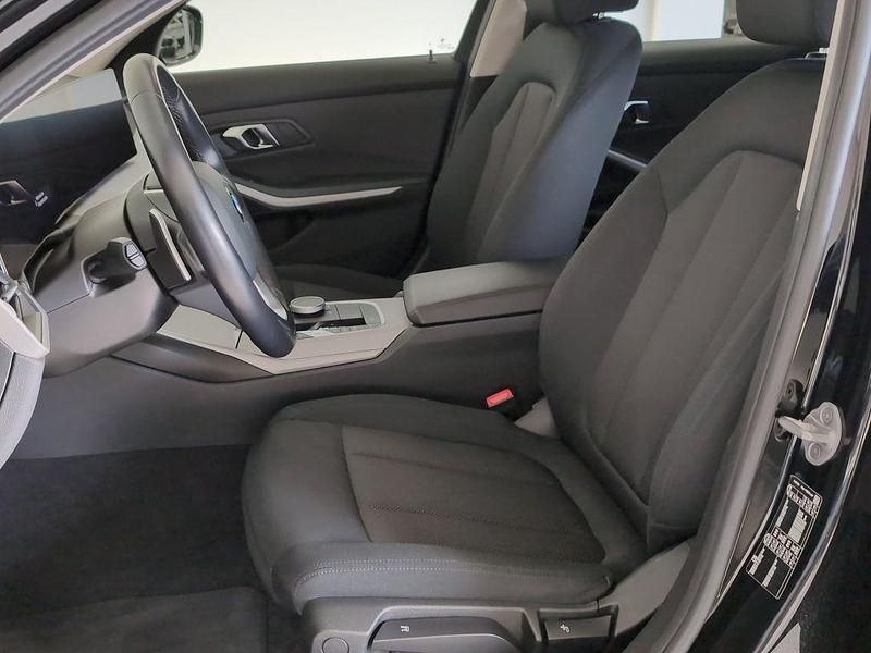 Gebraucht BMW 318 Sport Line 156 PS (114 kW) 2023 Schwarz Kombi