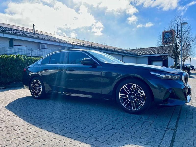 Gebraucht BMW 520 M Sport 190 PS (139 kW) 2025 Grau Limousine