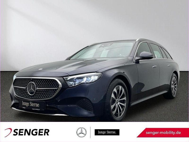 Blau Gebraucht 2024 Mercedes E220 Avantgarde Kombi | 51.379 € - Bild 1/3