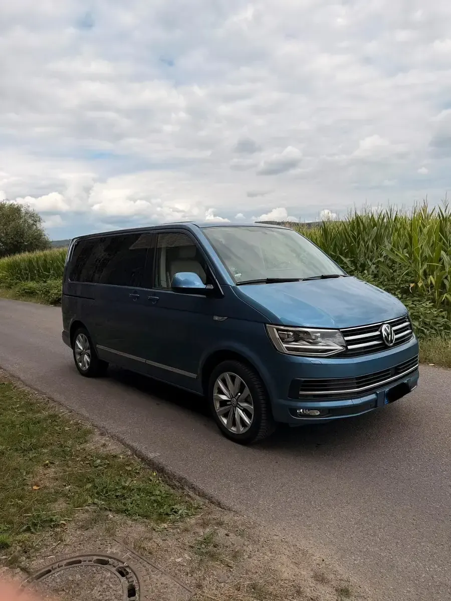 Gebraucht VW Multivan Highline 204 PS (150 kW) 2016 Blau Van / Kleinbus