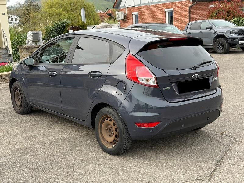 Gebraucht Ford Fiesta 101 PS (74 kW) 2015 Grau Kleinwagen