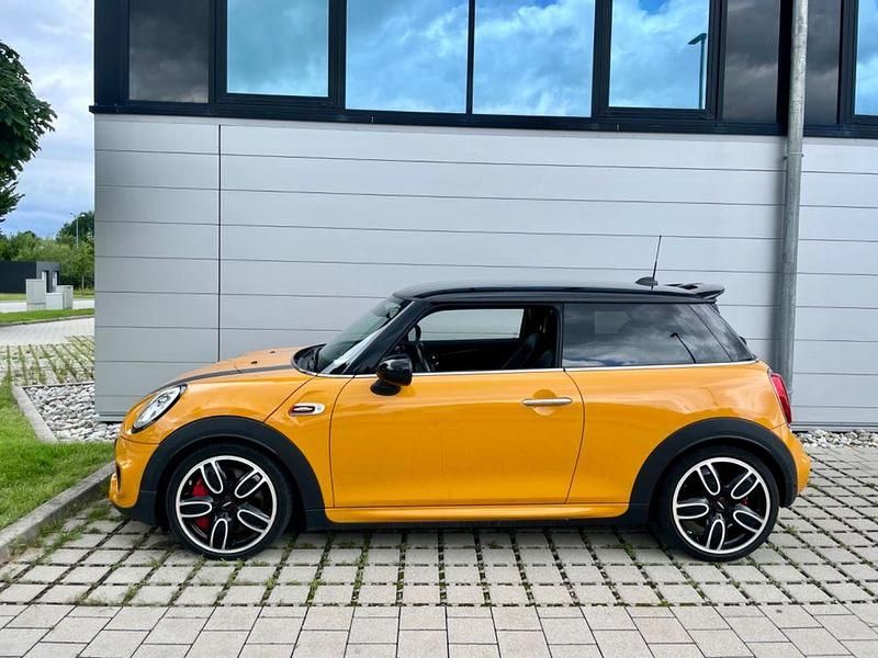 Gelb Gebraucht 2018 Mini John Cooper Works Kleinwagen | 20.999 € (Guter Preis) - Bild 1/4