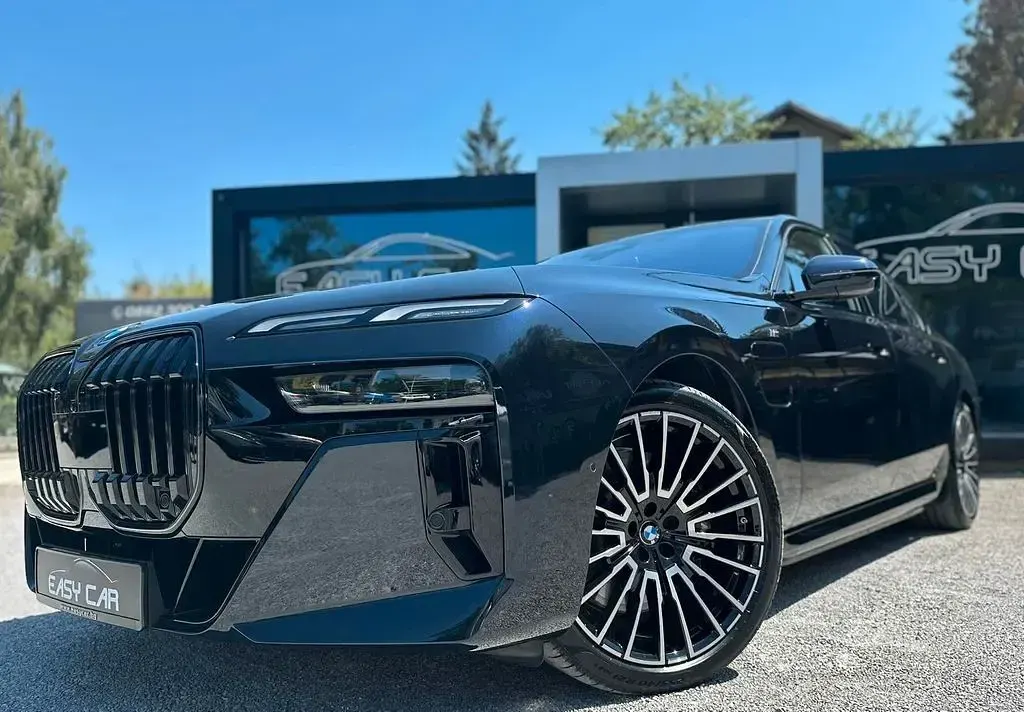 Gebraucht BMW 750e Performance 489 PS (359 kW) 2024 Schwarz Limousine