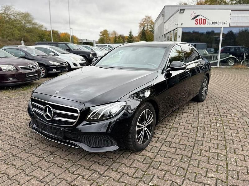 Schwarz Gebraucht 2020 Mercedes E200 Limousine | 14.899 € (Fairer Preis) - Bild 1/4