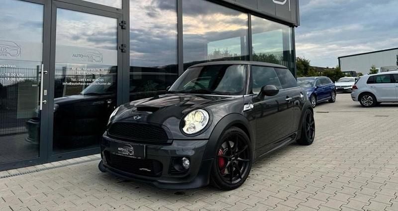 Grau Gebraucht 2011 Mini John Cooper Works Kleinwagen | 15.500 € - Bild 1/4