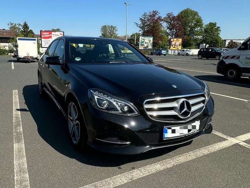 Schwarz Gebraucht 2015 Mercedes E200 Avantgarde Limousine | 12.500 € (Superpreis) - Bild 1/4
