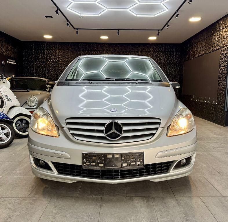 Gebraucht Mercedes B180 109 PS (80 kW) 2006 Silber Van / Kleinbus
