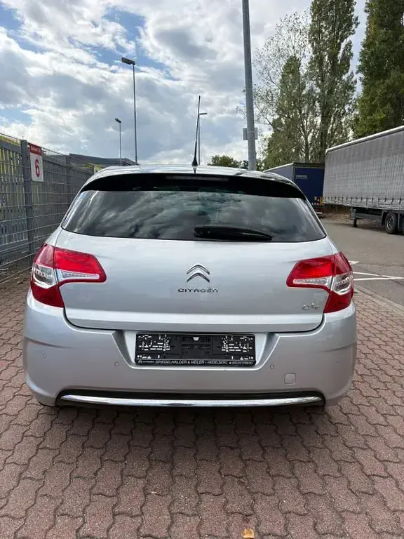 Gebraucht Citroën C4 Tendance 120 PS (88 kW) 2011 Silber Limousine