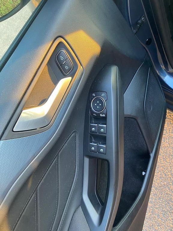 Gebraucht Ford Focus Active X 120 PS (88 kW) 2021 Blau Limousine