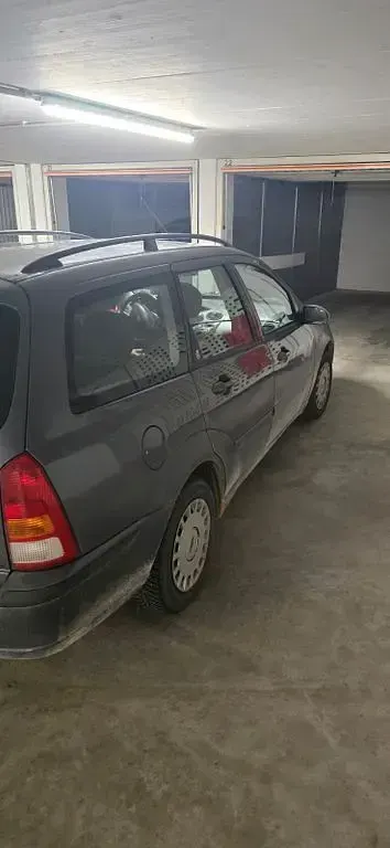 Brugt Ford Focus Ghia 101 HK (74 kW) 2002 Grå Sedan