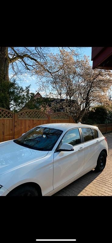 Weiß Gebraucht 2015 BMW 116 Kleinwagen | 9.000 € - Bild 1/4