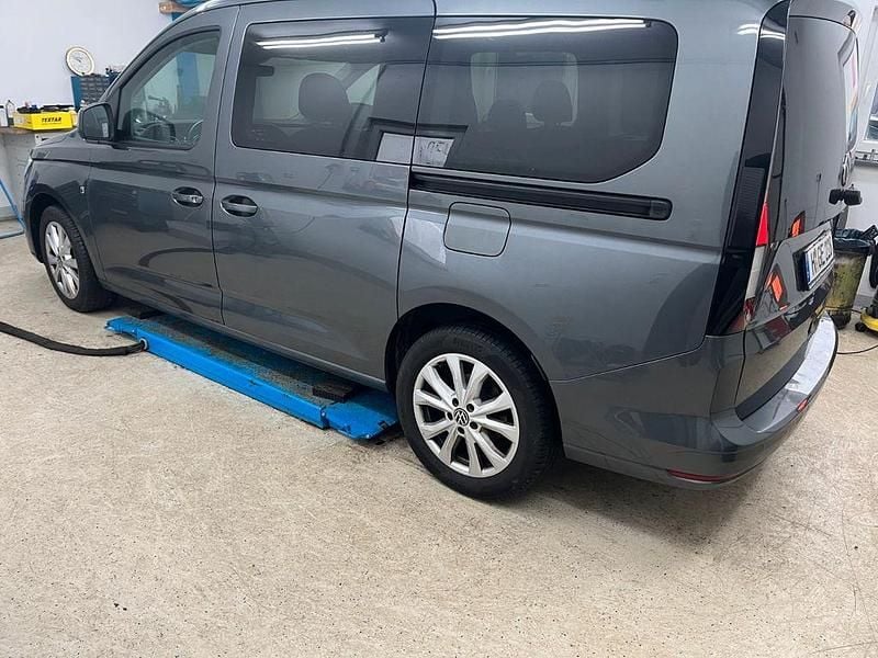 Grau Gebraucht 2021 VW Caddy Maxi Life Van / Kleinbus | 19.990 € (Guter Preis) - Bild 1/4