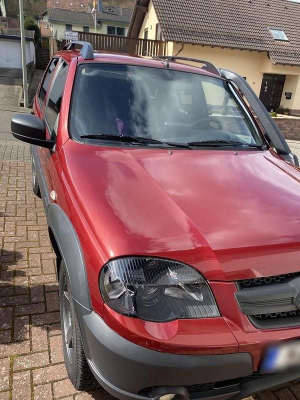 Gebraucht Lada niva 80 PS (58 kW) 2021 Rot SUV