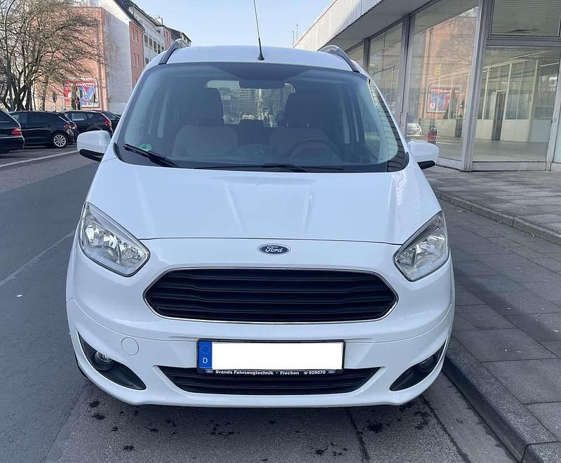 Gebraucht Ford Tourneo Courier Titanium 101 PS (74 kW) 2018 Frostweiß Van / Kleinbus