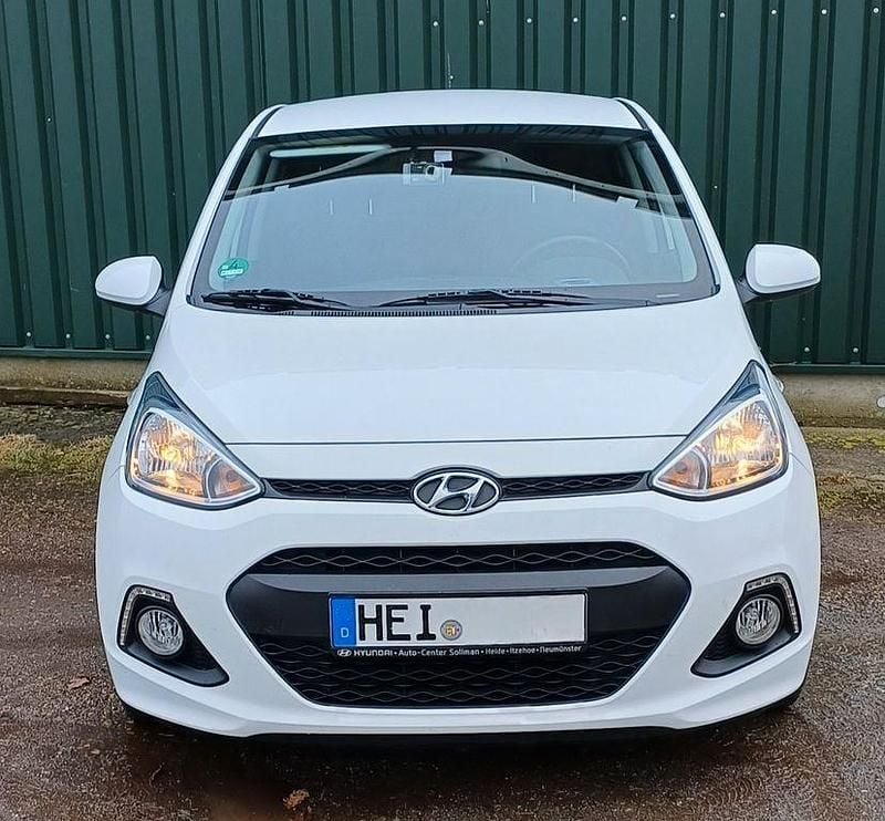 Gebraucht Hyundai i10 GO! 67 PS (49 kW) 2017 Weiß Kleinwagen