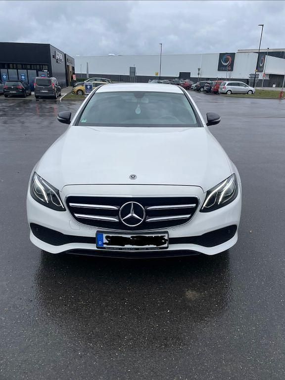Gebraucht Mercedes E220 194 PS (142 kW) 2018 Weiß Limousine