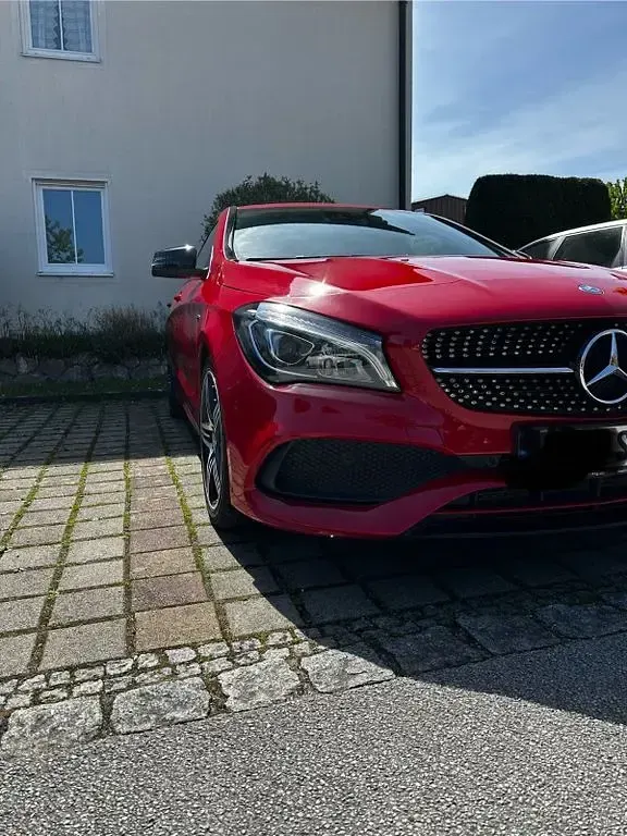 Gebraucht Mercedes CLA250e Shooting Brake 218 PS (160 kW) 2016 Rot Kombi