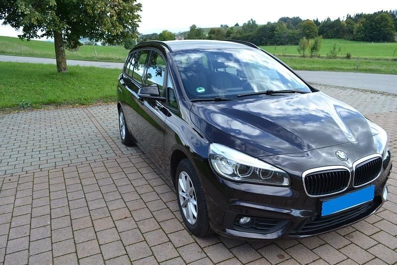 Braun Gebraucht 2016 BMW 216 Gran Tourer Advantage Van / Kleinbus | 6.300 € (Guter Preis) - Bild 1/4