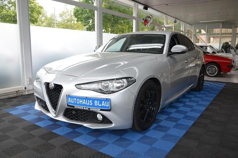Silber Gebraucht 2018 Alfa Romeo Giulia Super Limousine | 18.490 € (Fairer Preis) - Bild 1/4