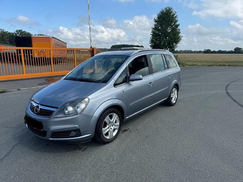 Grau Gebraucht 2006 Opel Zafira Van / Kleinbus | 950 € (Superpreis) - Bild 1/4
