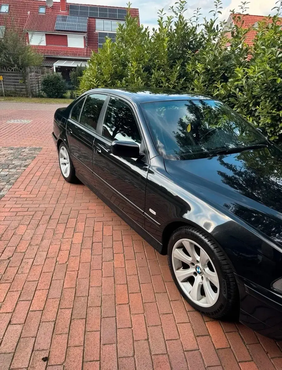 Gebraucht BMW 525 Lifestyle 192 PS (141 kW) 2002 Schwarz Limousine