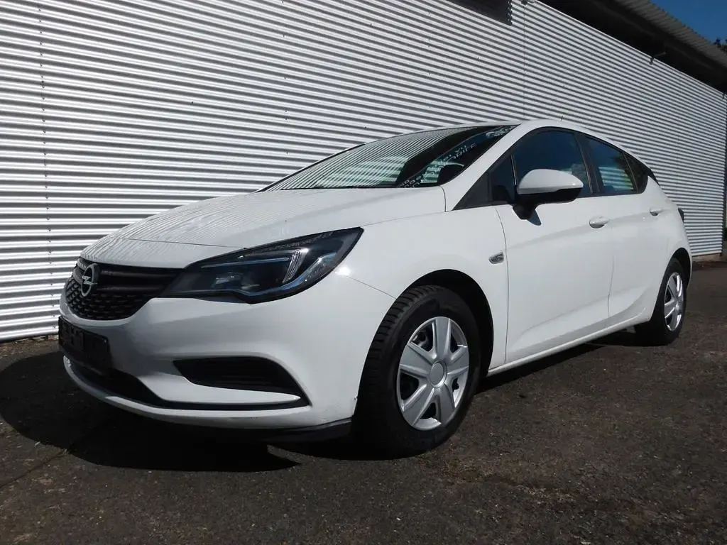 Gebraucht Opel Astra Selection 105 PS (77 kW) 2017 Weiß Limousine