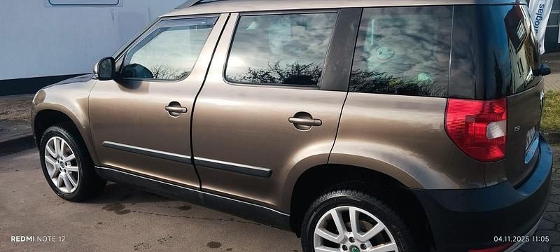 Braun Gebraucht 2012 Skoda Yeti Ambition SUV | 8.200 € (Teuer) - Bild 1/4