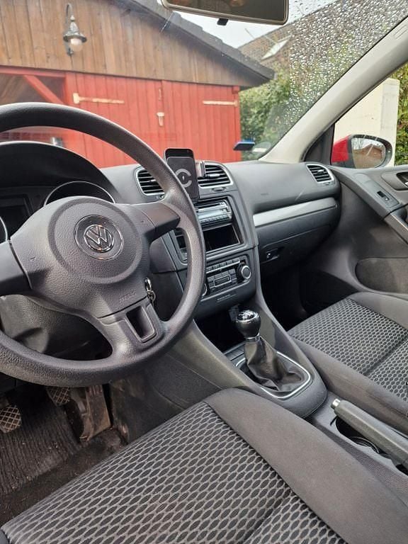 Gebraucht VW Golf VI 80 PS (58 kW) 2011 Rot Kleinwagen