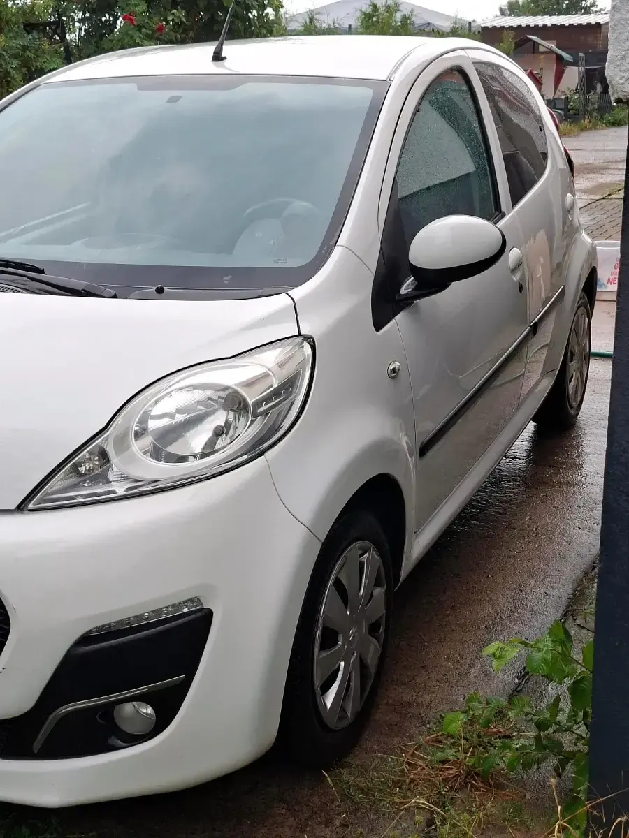 Gebraucht Peugeot 107 68 PS (50 kW) 2012 Weiß Kleinwagen