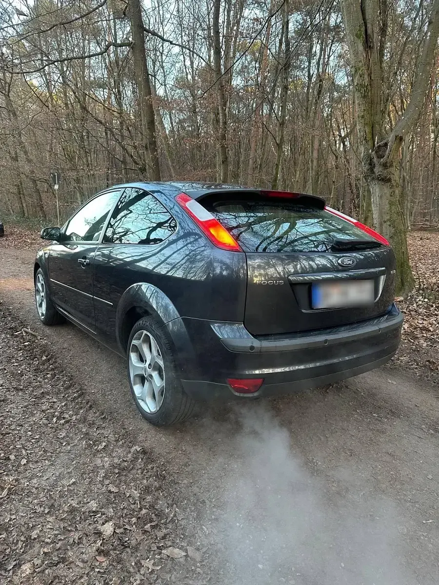 Gebraucht Ford Focus 90 PS (66 kW) 2006 Grau Coupé