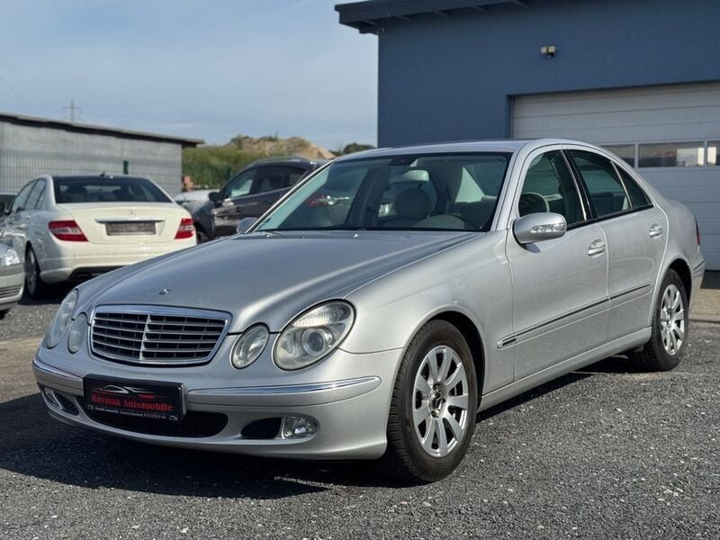 Gebraucht Mercedes E220 150 PS (110 kW) 2004 Silber Limousine