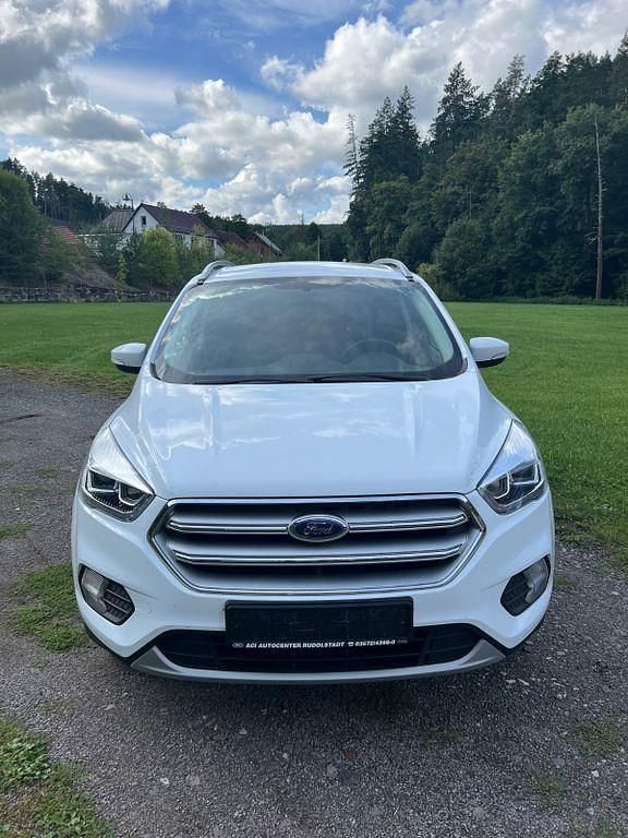 Weiß Gebraucht 2019 Ford Kuga Cool & Connect SUV | 10.800 € (Guter Preis) - Bild 1/4