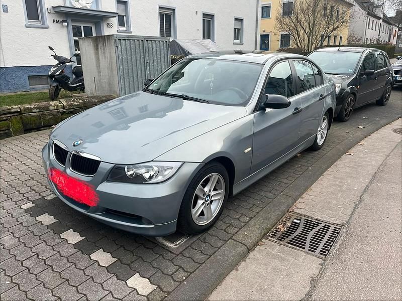 Gebraucht BMW 320 150 PS (110 kW) 2006 Blau Limousine
