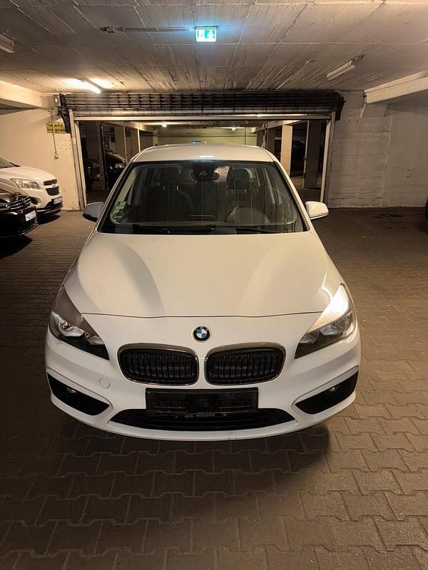 Weiß Gebraucht 2016 BMW 216 Gran Tourer Van / Kleinbus | 8.000 € (Guter Preis) - Bild 1/4