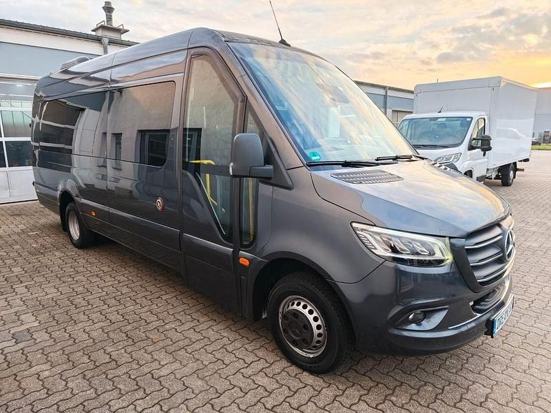 Gebraucht Mercedes Sprinter 163 PS (119 kW) 2019 Grau Van
