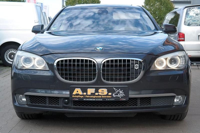 Gebraucht BMW 750 Sport Line 408 PS (300 kW) 2009 Grau Limousine