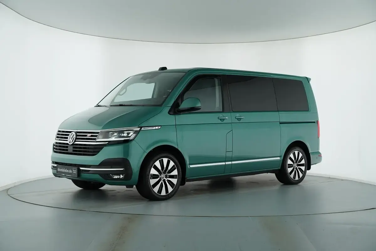 Gebraucht VW Multivan Highline 204 PS (150 kW) 2021 Bay leaf green metallic Van / Kleinbus