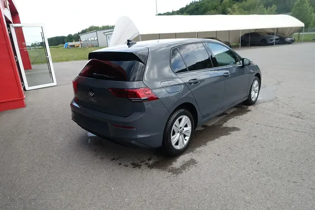 Second-hand VW Golf VIII Life 131 CP (96 kW) 2023 Gri Berlinǎ