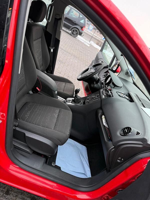 Gebraucht Opel Meriva 115 PS (84 kW) 2010 Rot Van / Kleinbus