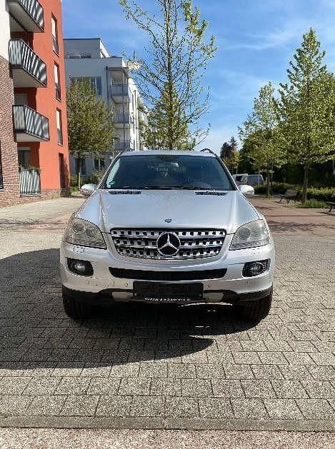 Gebraucht Mercedes ML320 224 PS (164 kW) 2006 Silber SUV