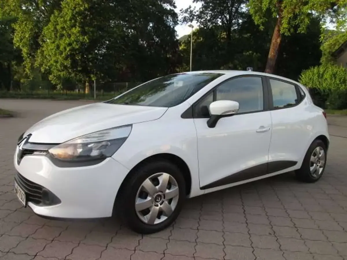 Gebraucht Renault Clio IV 73 PS (53 kW) 2014 Weiß Limousine