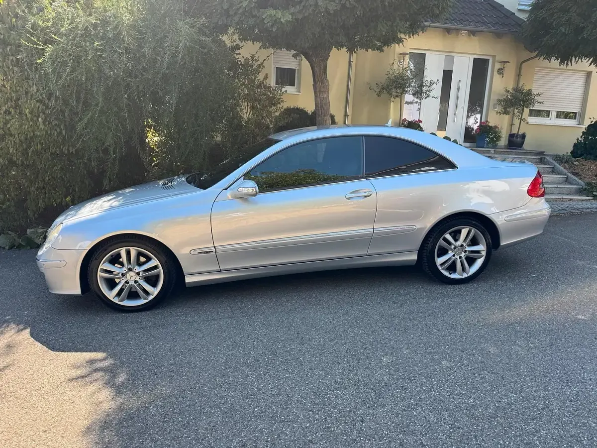Gebraucht Mercedes CLK200 184 PS (135 kW) 2007 Silber Coupé